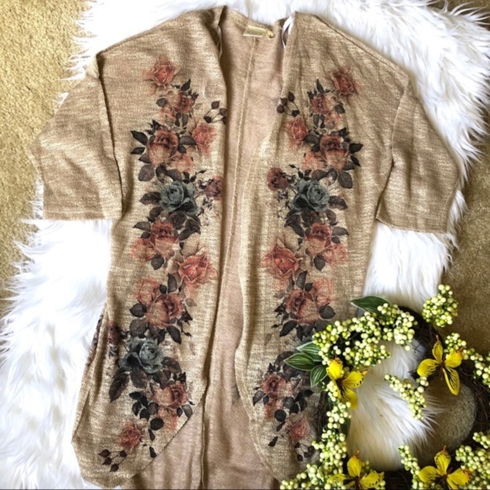 Brand new! Live In The Moment Beautiful floral printed open front cardigan.